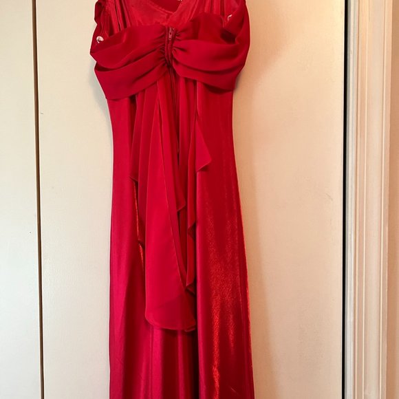Betsy & Adam Evening Gown - Red - Floorlength - 10 - Picture 6 of 10